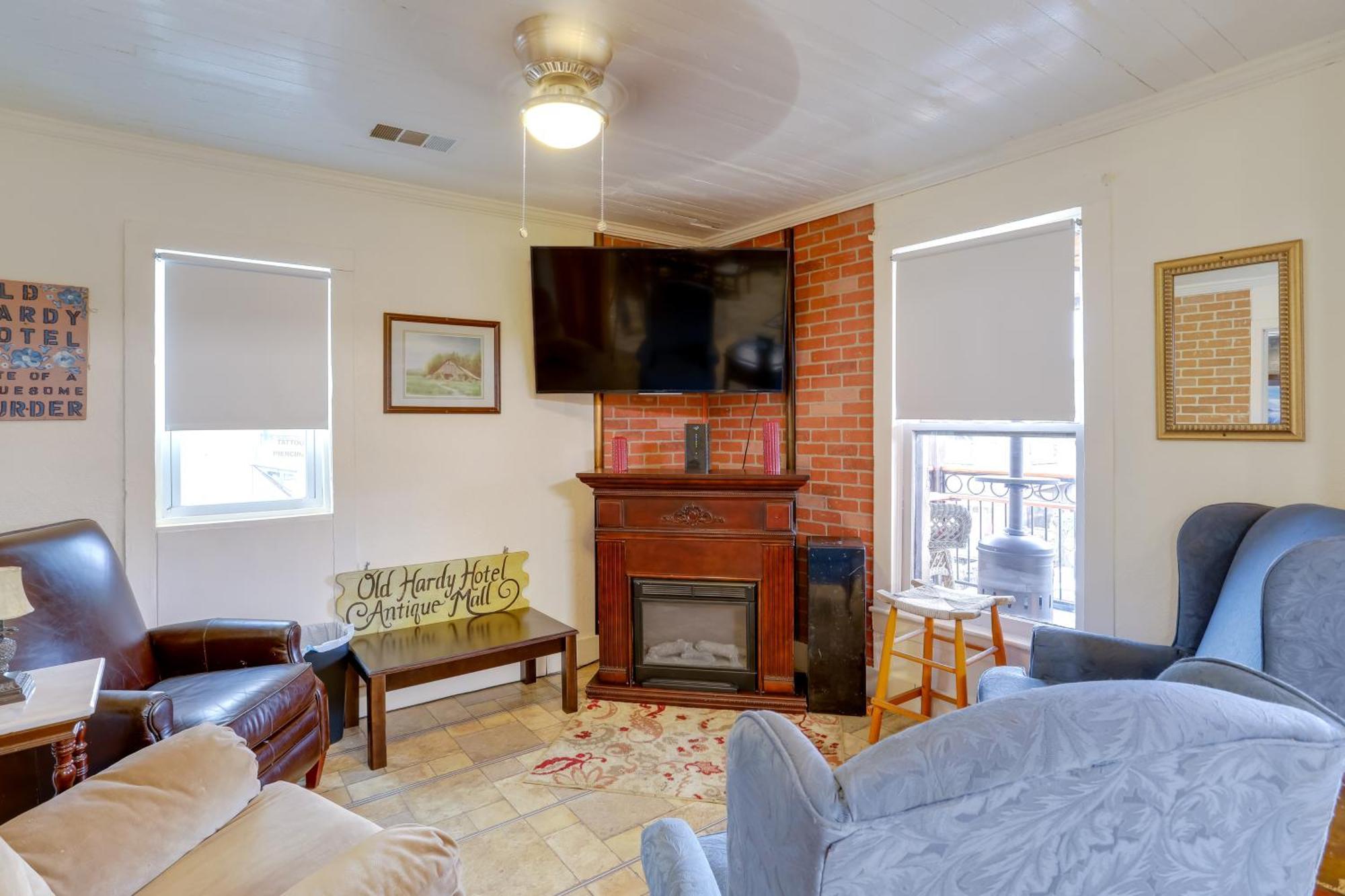 Historic Hardy Home With Game Room On Main Street Exterior photo