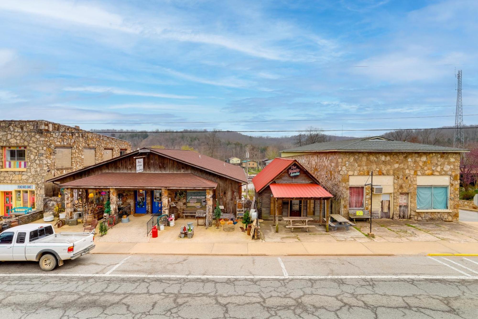 Historic Hardy Home With Game Room On Main Street Exterior photo